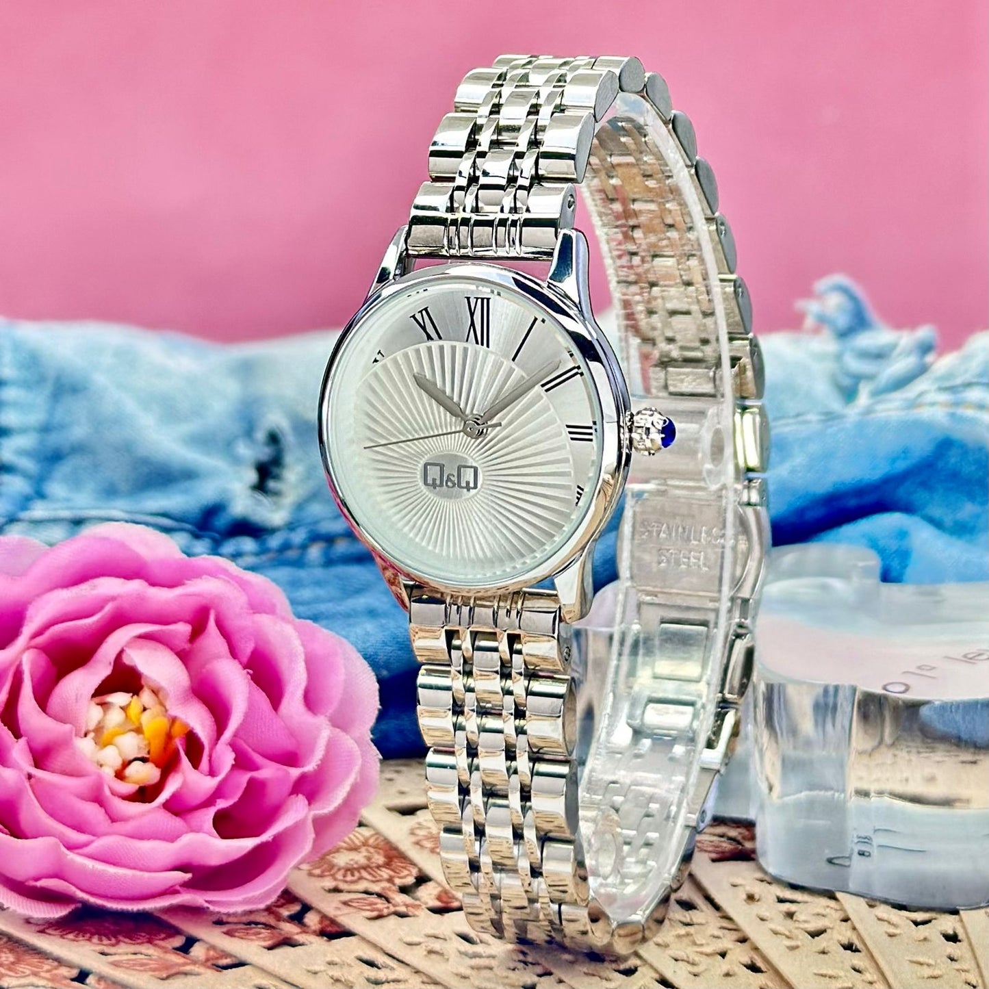 Reloj Para Dama Marca Q&Q Tipo Yess Difuminado