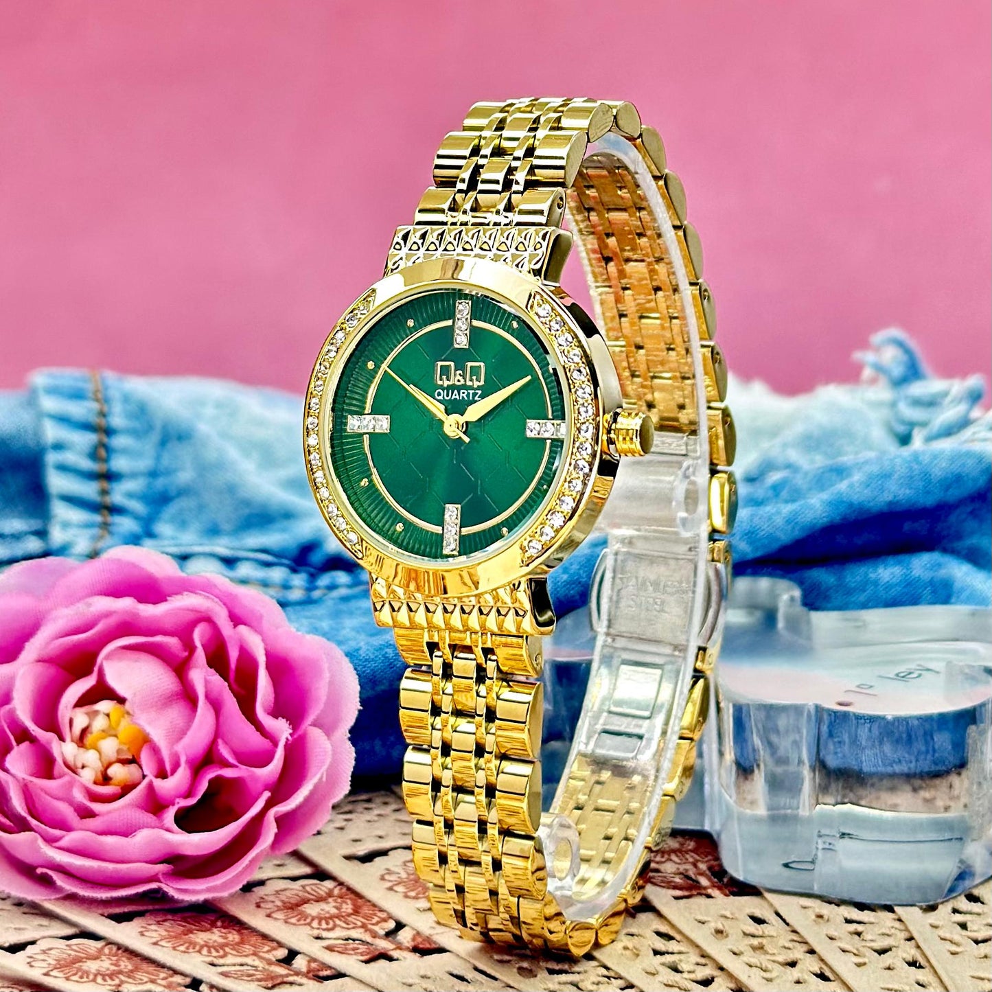 Reloj Para Dama Marca Q&Q Tipo Yess Piedras