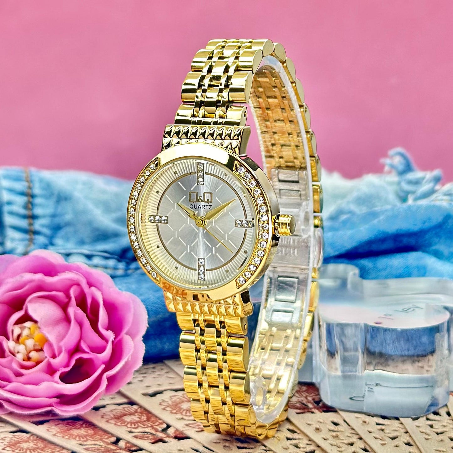 Reloj Para Dama Marca Q&Q Tipo Yess Piedras